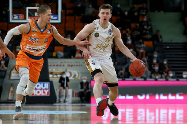 她在进攻组 她在进攻组