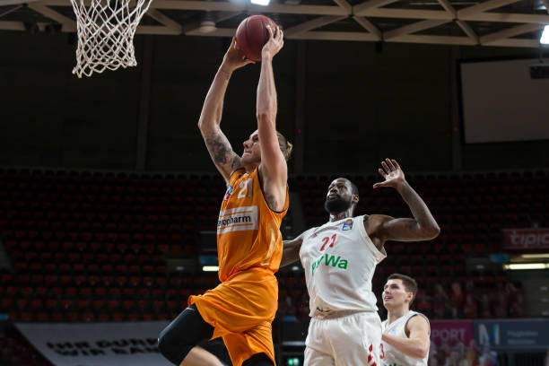 灰熊和独行 灰熊和独行