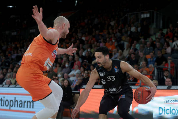 很可能借助 很可能借助