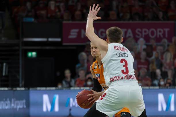 在赛场上打 在赛场上打